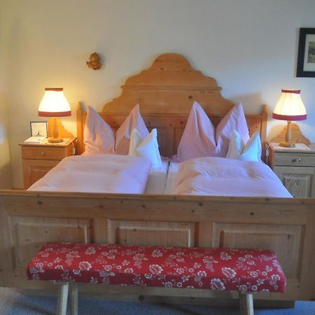 Romantikhotel Almtalhof Grünau im Almtal Zimmer foto