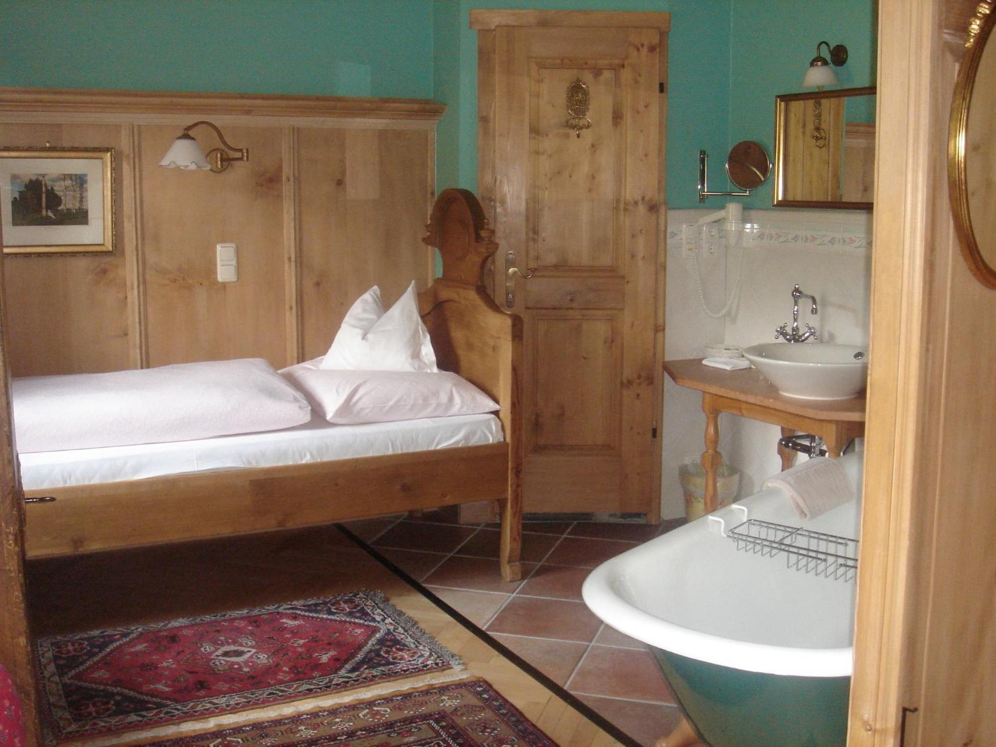 Romantikhotel Almtalhof Grünau im Almtal Zimmer foto