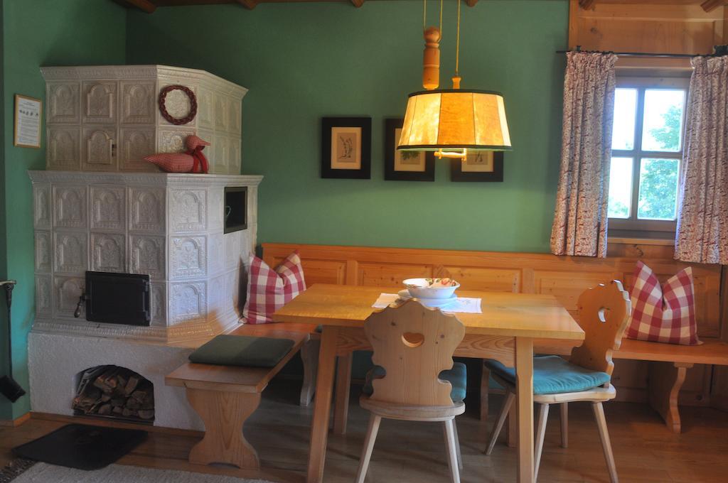 Romantikhotel Almtalhof Grünau im Almtal Zimmer foto